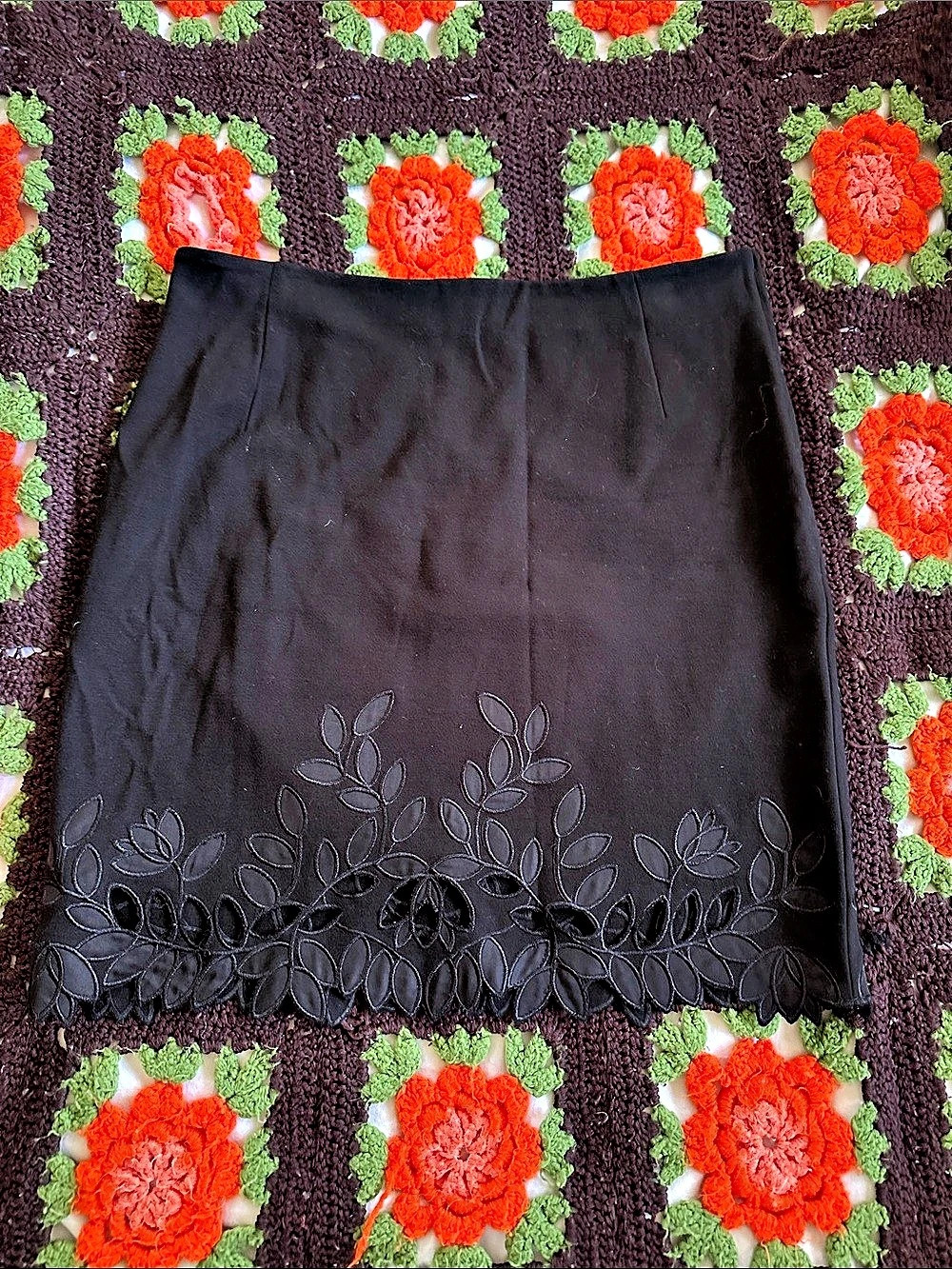 H&Medium Black Embroidered Pencil Skirt Size Medium